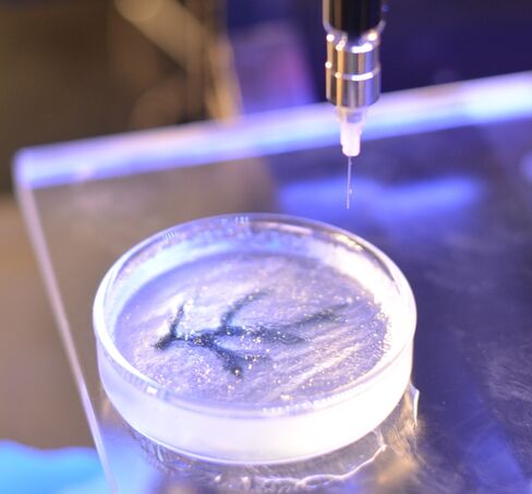 Carnegie Mellon researchers hacked a MakerBot to create soft tissues like arteries out of organic materials.
