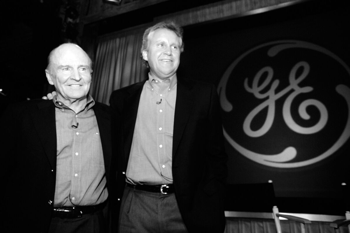 Jack Welch and Jeff Immelt at a press conference in New York announcing Immelt as president and chairman-elect of GE on Nov. 27, 2000.