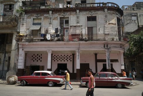 Vintage American cars in Old Havana