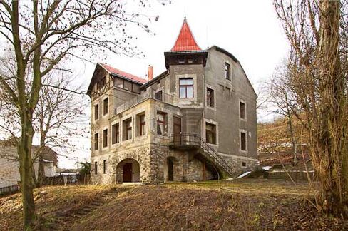 €450,000: The late 19th century ancestral castle of Ernest Solvay has 50 rooms, pool, cinema, sauna, and billiard room.