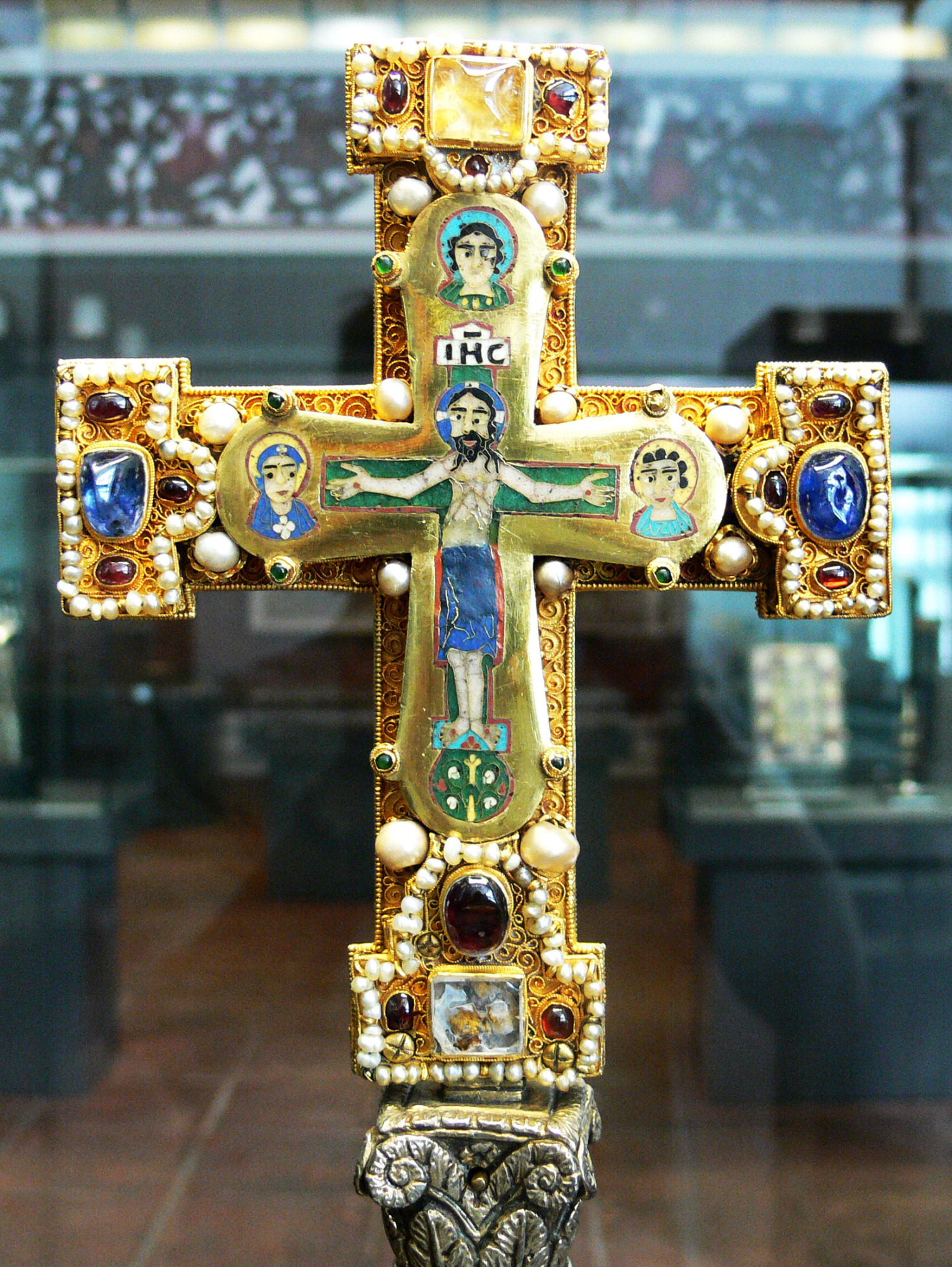 Cross from the Guelph Treasure (Bode Museum, Berlin)