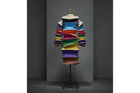 A “Flying Saucer” Dress by Issey Miyake of Spring/Summer 1994, that is included in the Manus x Machina exhibition