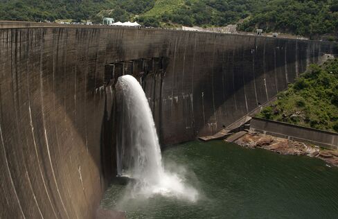 The Kariba Dam between Zimbabwe and Zambia.