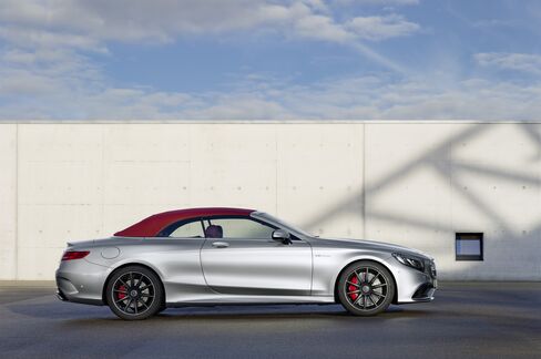 The Mercedes-Benz AMG S63 races into a crowded field.