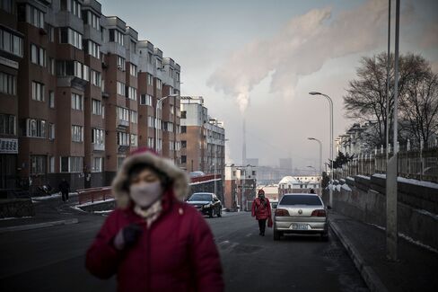 Water vapor and smoke. Phoptographer: Qilai Shen/Bloomberg