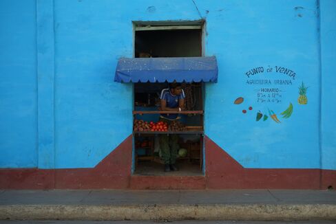 Cuban capitalism on a small scale: a fruit stand in Old Havana.