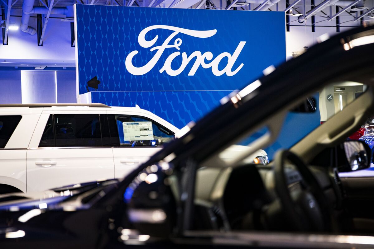 Ford F Stock Selloff Deepens After Carmaker Warns Of 1 Billion In