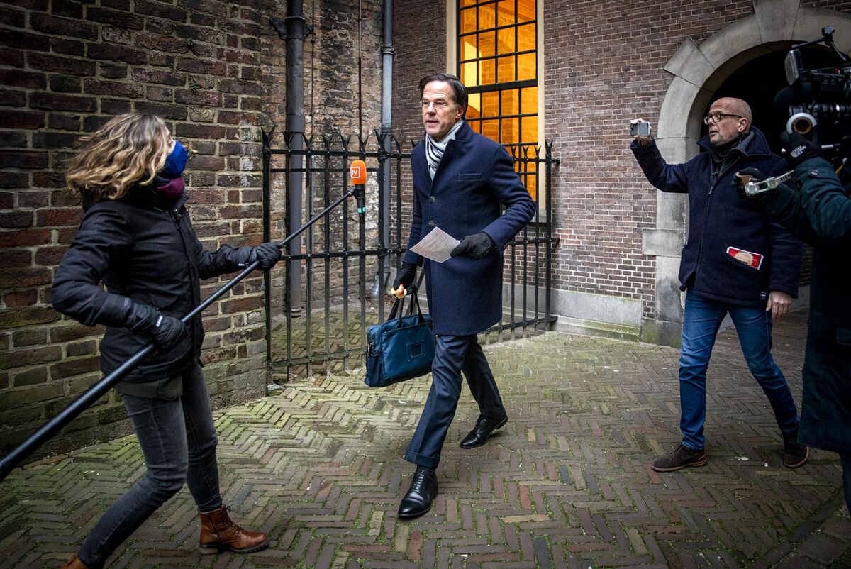 Ruttes Dutch Coalition Falls Two Months Before Election Bloomberg