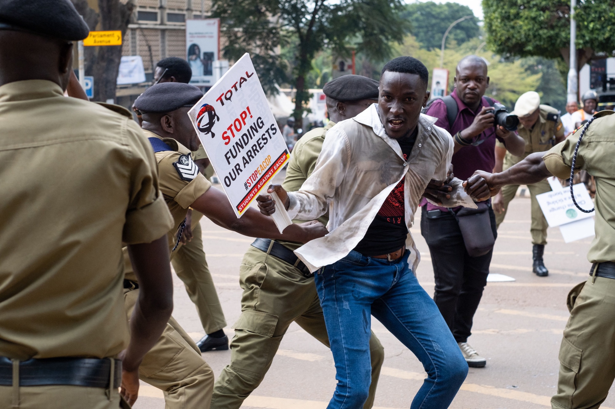 Uganda Oil Pipeline Protesters Face Detention HRW Says Bloomberg