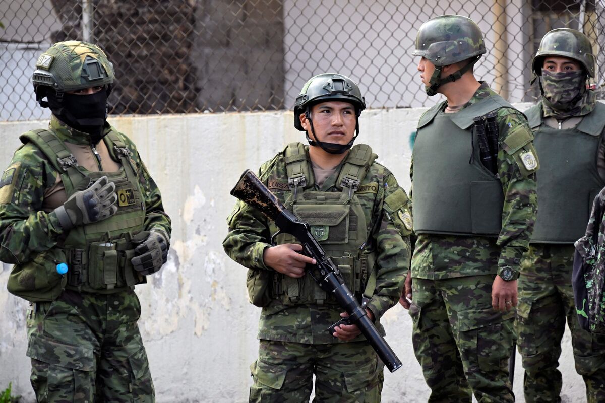 Ecuador Prison Inmates Hold Guards Police Officers Hostage Afp