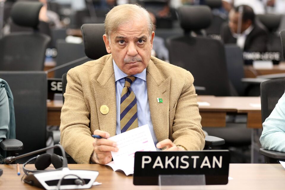 Pakistans Premier Shehbaz Sharif Wins Sudden Confidence Vote Bloomberg