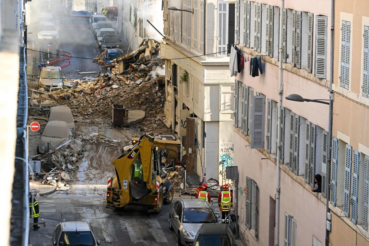 8 People Missing In Fiery Collapse Of Marseille Building Bloomberg