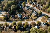 Redfin Lays Off 13% Of Staff, Shuts Down Home-Flipping 业务
