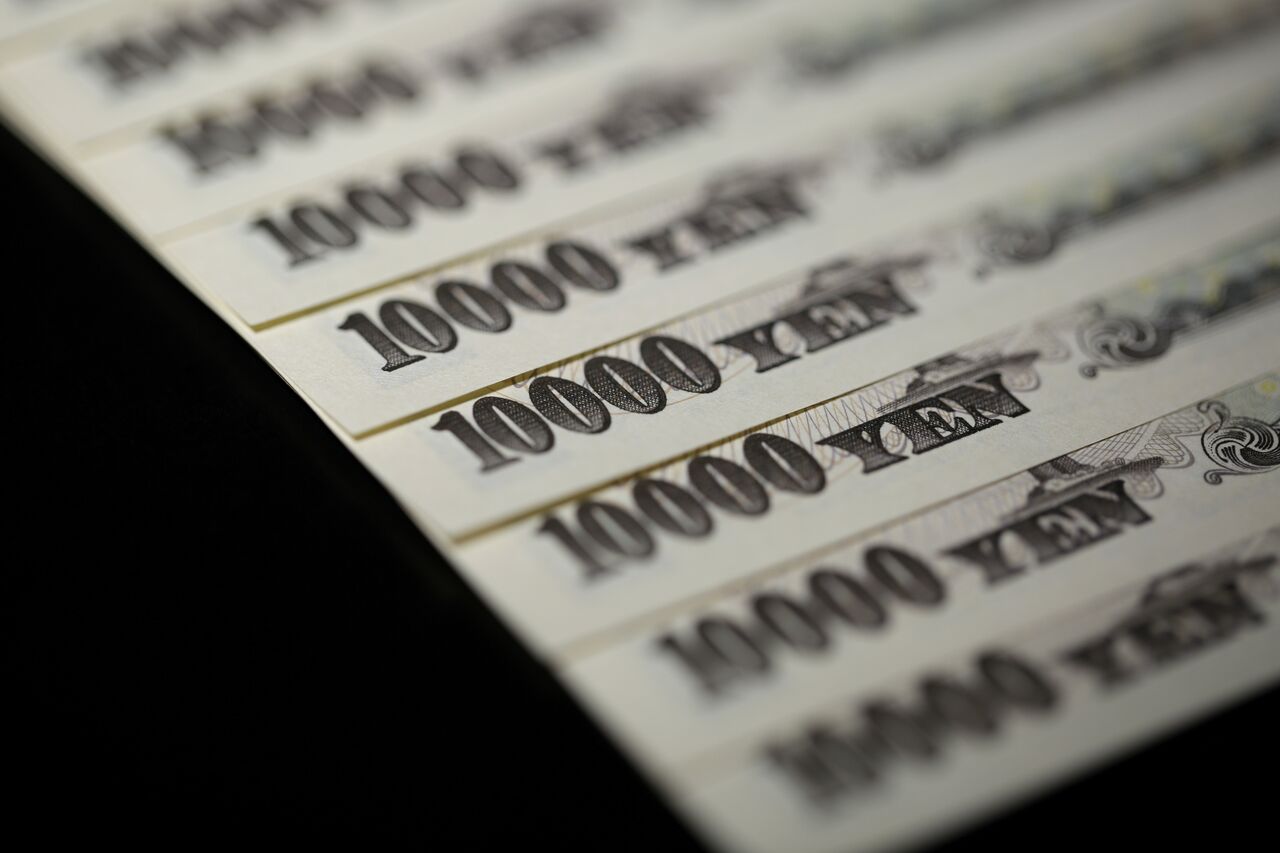 Yen Jumps After Japan S Aso Says No Need For Intervention Now Bloomberg