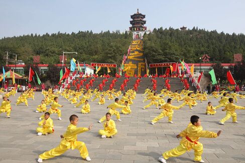 Kung fu students practicing in Shaolin.