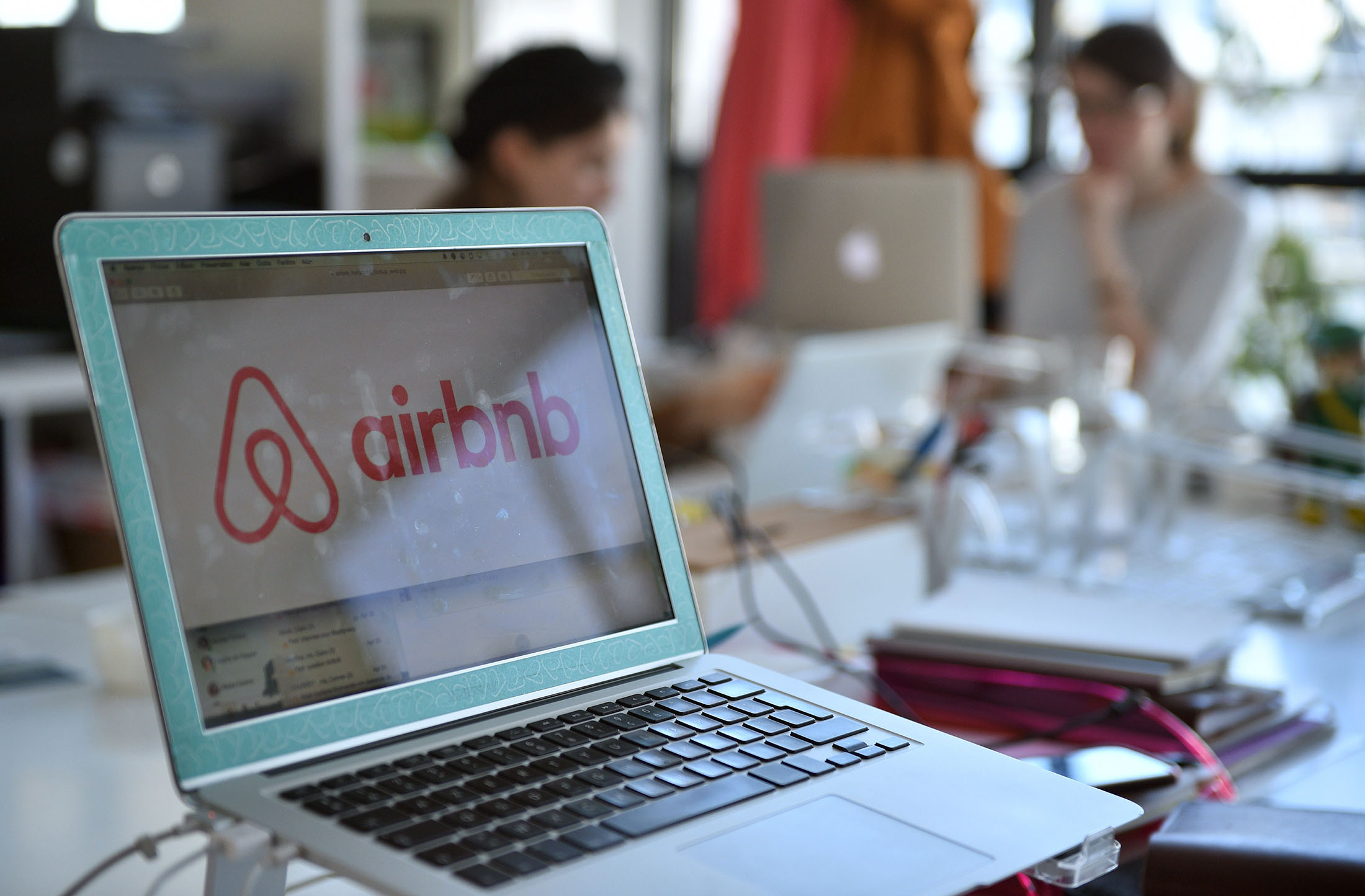 Airbnb to Let Neighbors Give Feedback on Hosts