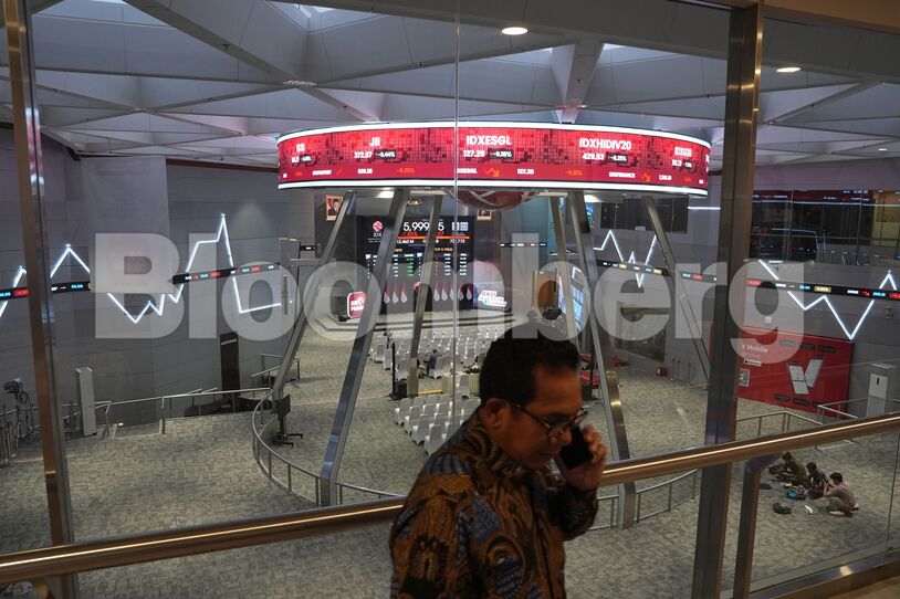 Indonesian Markets Plunge on Tariff Turmoil After Weeklong Break