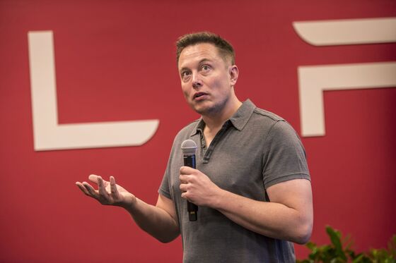Tesla Tumbles Most Since 2015 on Worries of Musk-Less Future