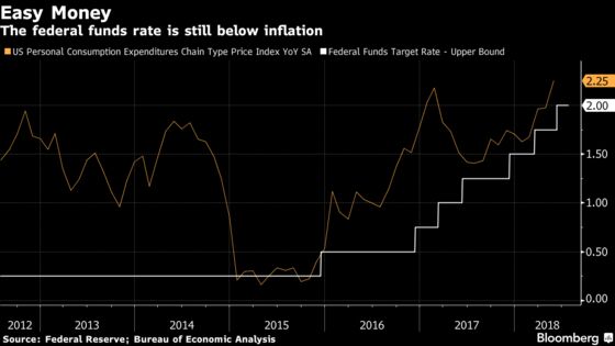 Powell to Duck Trump Jabs and Let Economy Justify Fed Rate Pause