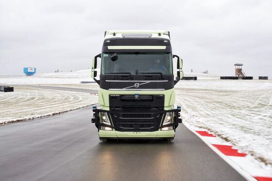Driverless Tech Startup Aurora Adds Volvo to Trucking Partners