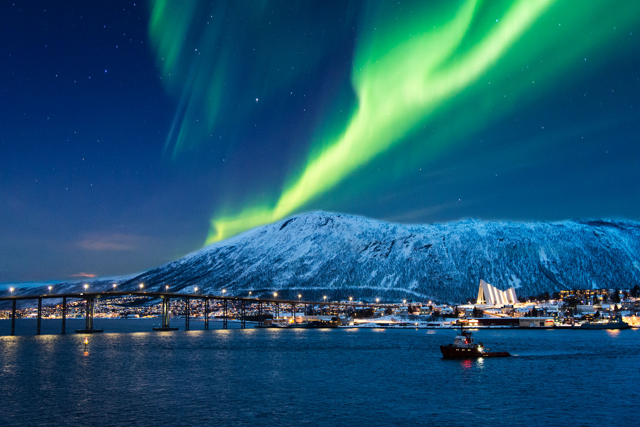 Aurores boréales sur le port de Tromso