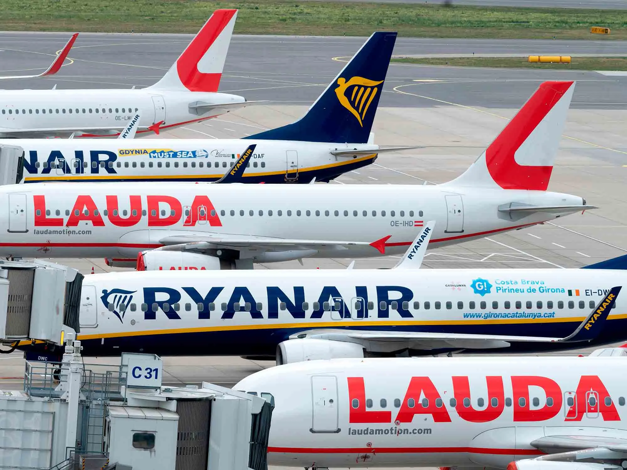 Ryanair to Close Lauda Unit s Vienna Base After Union Clash Bloomberg