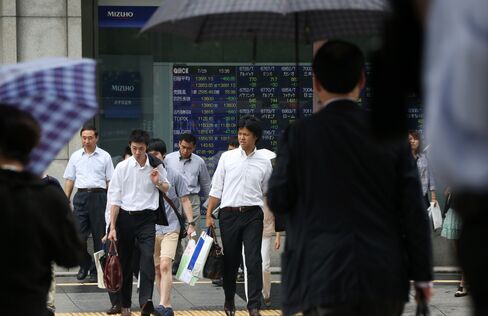 Asian Stocks to Won Slip on Fed Outlook as Gold, Oil Extend Drop