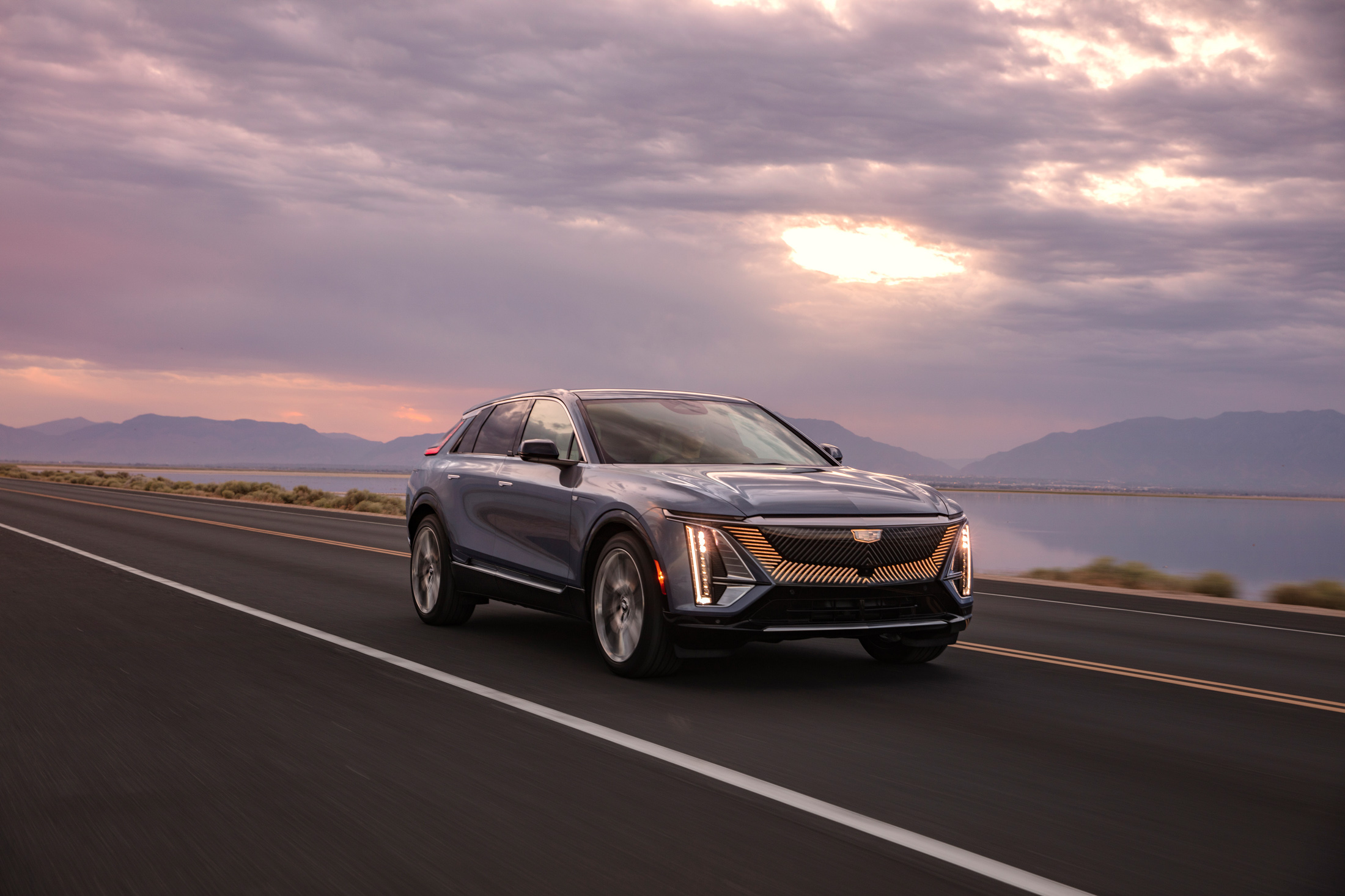 Cadillac Lyriq Review: An Electric SUV That's Not Worth Waiting For -  Bloomberg