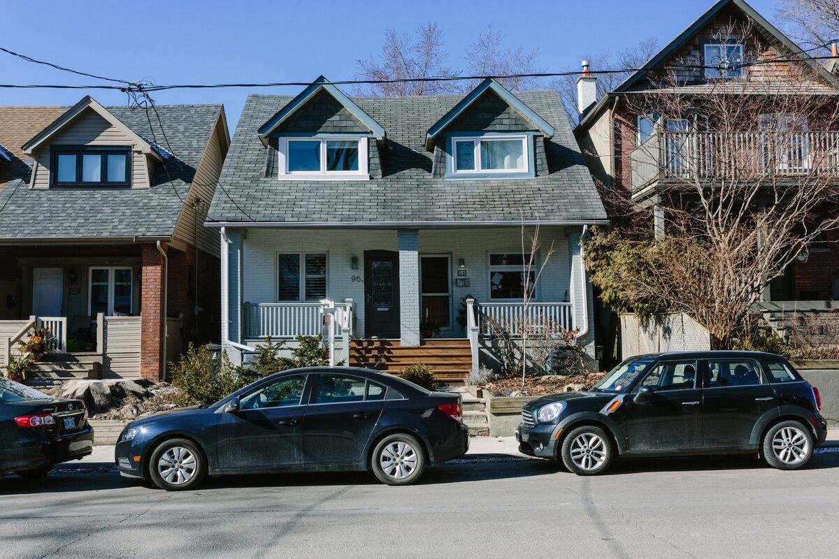 Fairfax's Watsa Warns Toronto Real Estate Bubble Will Burst - Bloomberg