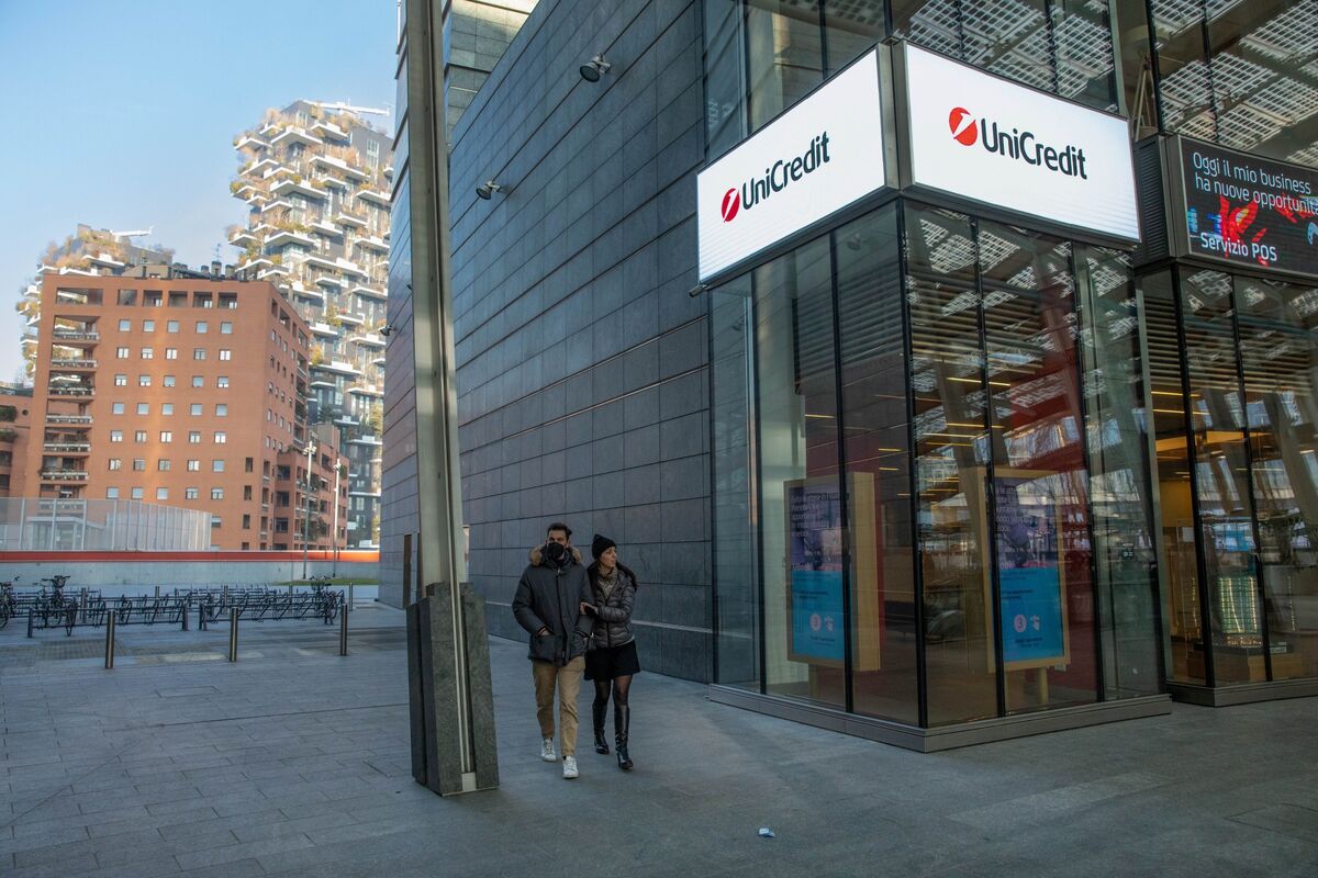 UniCredit Acquires 9% Stake in Commerzbank