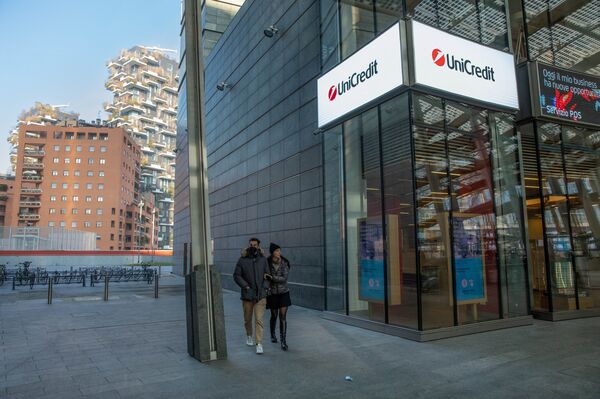 UniCredit Makes Move on Commerzbank as Germany Starts Exit