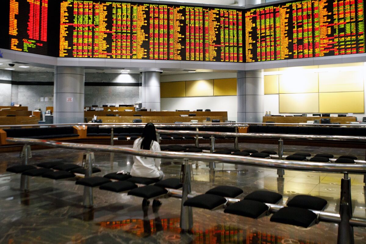 Emerging Stocks Set for Best Month Since 2009 Despite Oil Fear