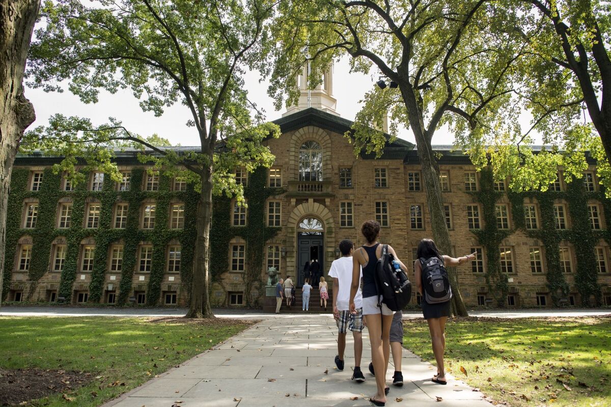 bloomberg.com - Janet Lorin - Princeton Endowment Backs Out of Oil and Gas Divestment Pledge