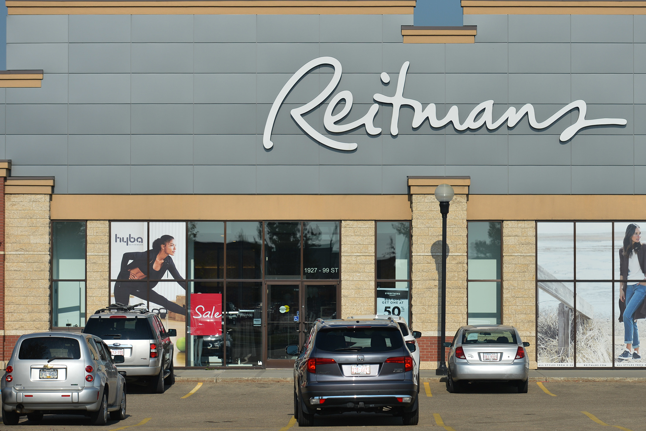 Retail Chain Reitmans Seeks Bankruptcy Protection in Canada - Bloomberg