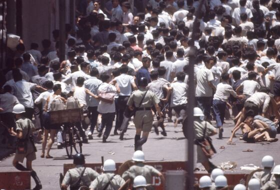What Hong Kong’s 1960s Chaos Could Teach City’s Besieged Leaders