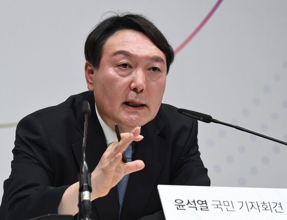 Struggling South Korea Candidate Yoon Replaces Campaign Team