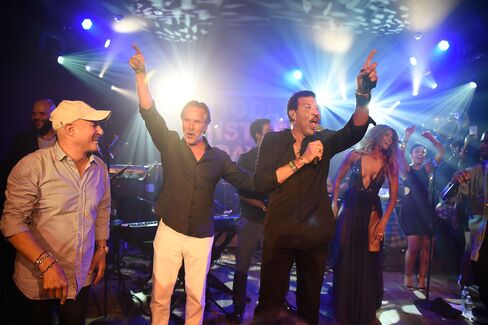 Ron Perelman, Don Johnson, Lionel Richie and Ciara on stage at Perelman’s home, the Creeks in Wainscott, New York