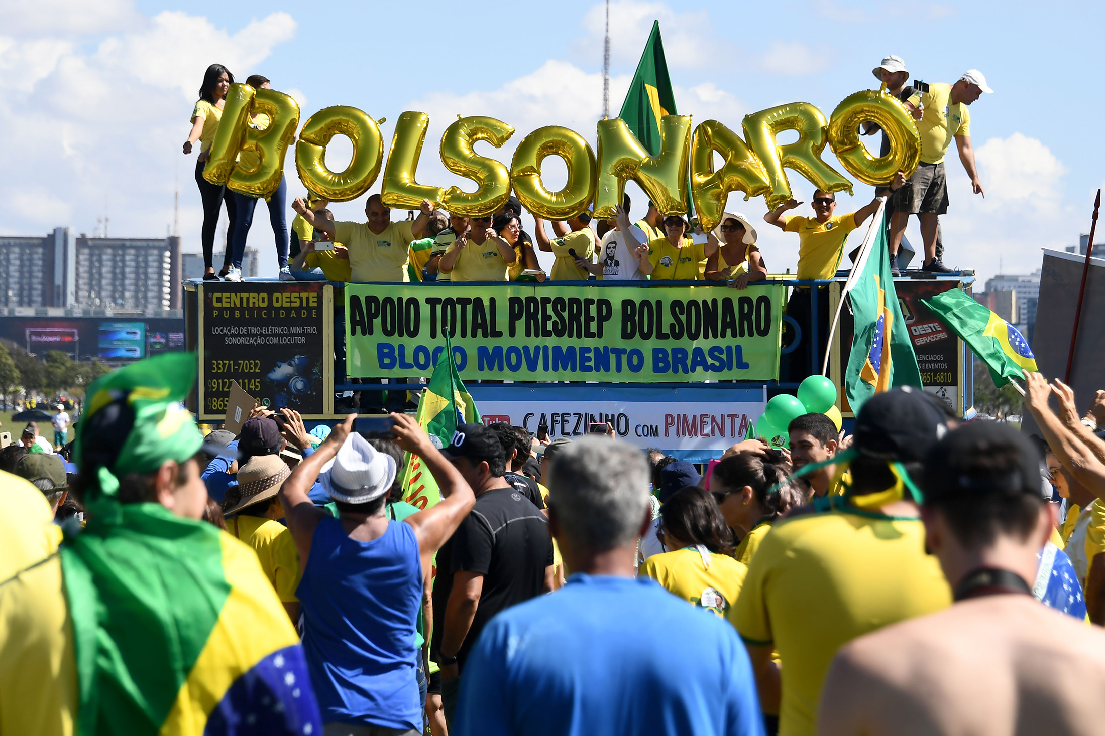 Brazilians Rally To Back Bolsonaro After Protests Erode Support - Bloomberg