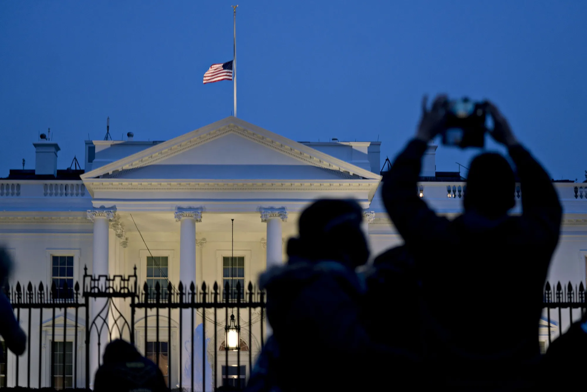 Trump Renews Border-Closing Threat As Shutdown Standoff Hardens