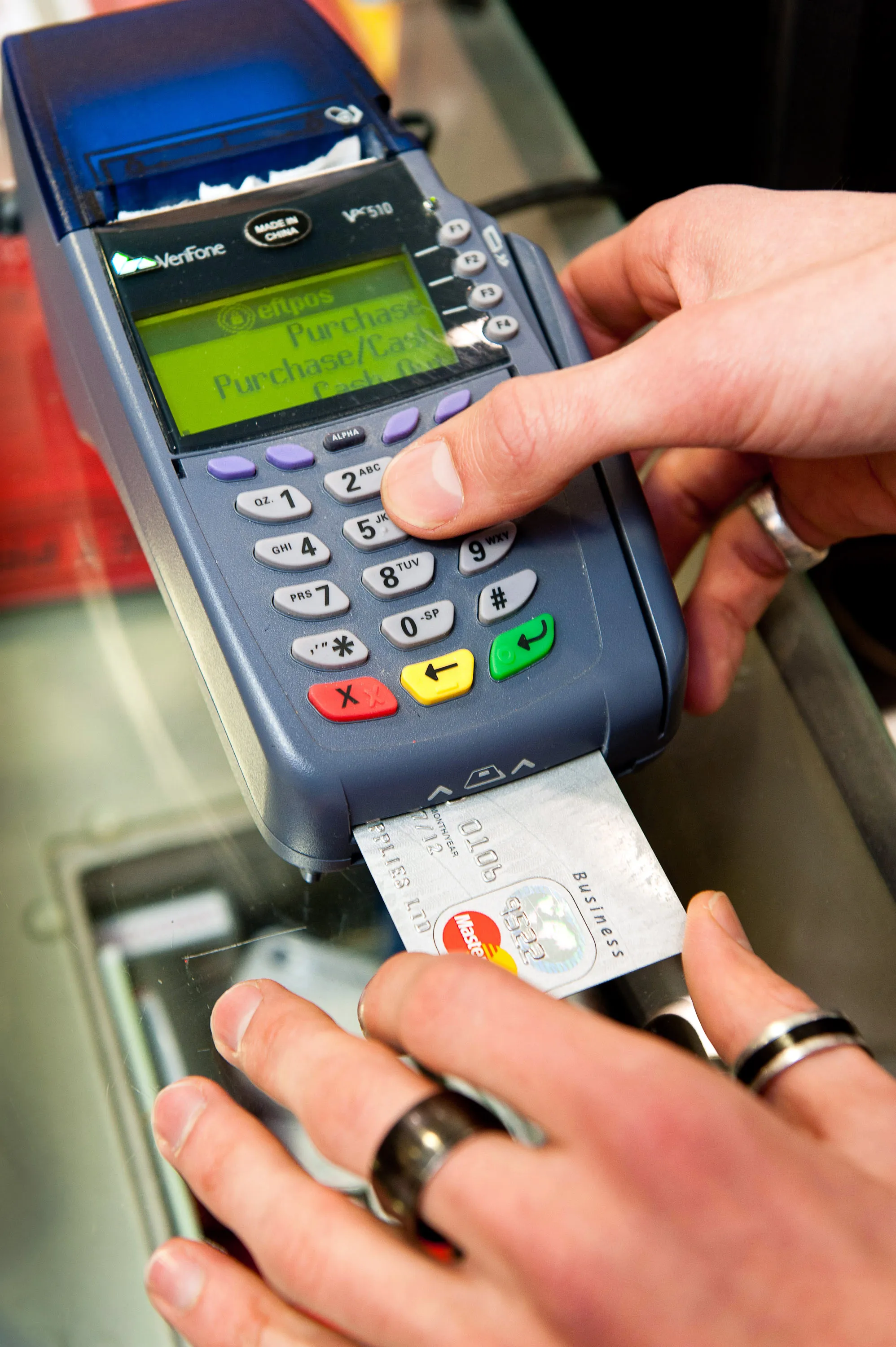 A credit card payment in Wellington, New Zealand. Photographer: Mark Coote/Bloomberg