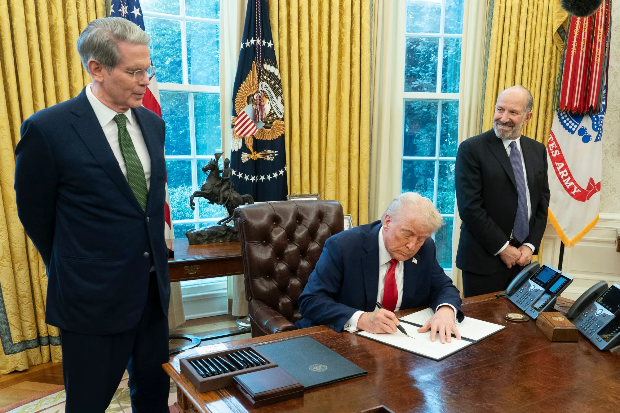 Trump unterzeichnet Dekret zur Gründung eines US-Staatsfonds - Bloomberg