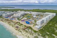 relates to Marriott Bets on Resorts as Industry Eyes Vacation Demand