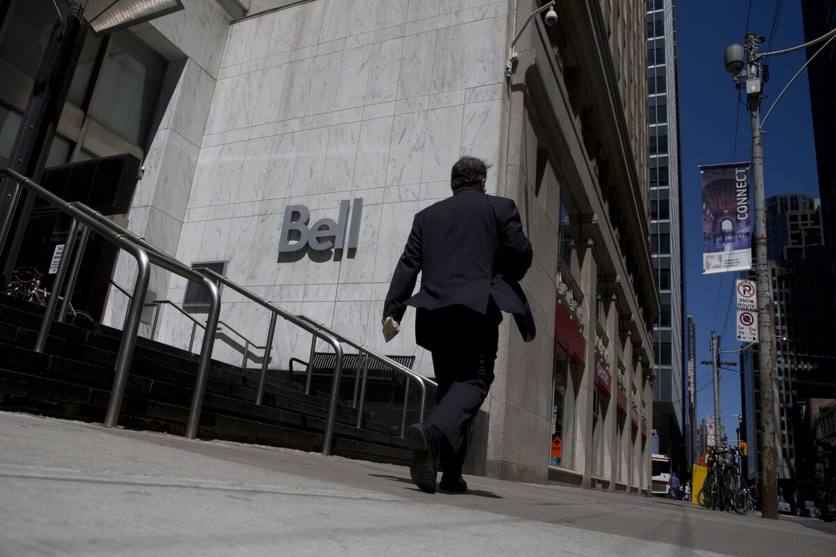 Telecom Giant BCE Poised for Turnaround as Dividend Yield Soars