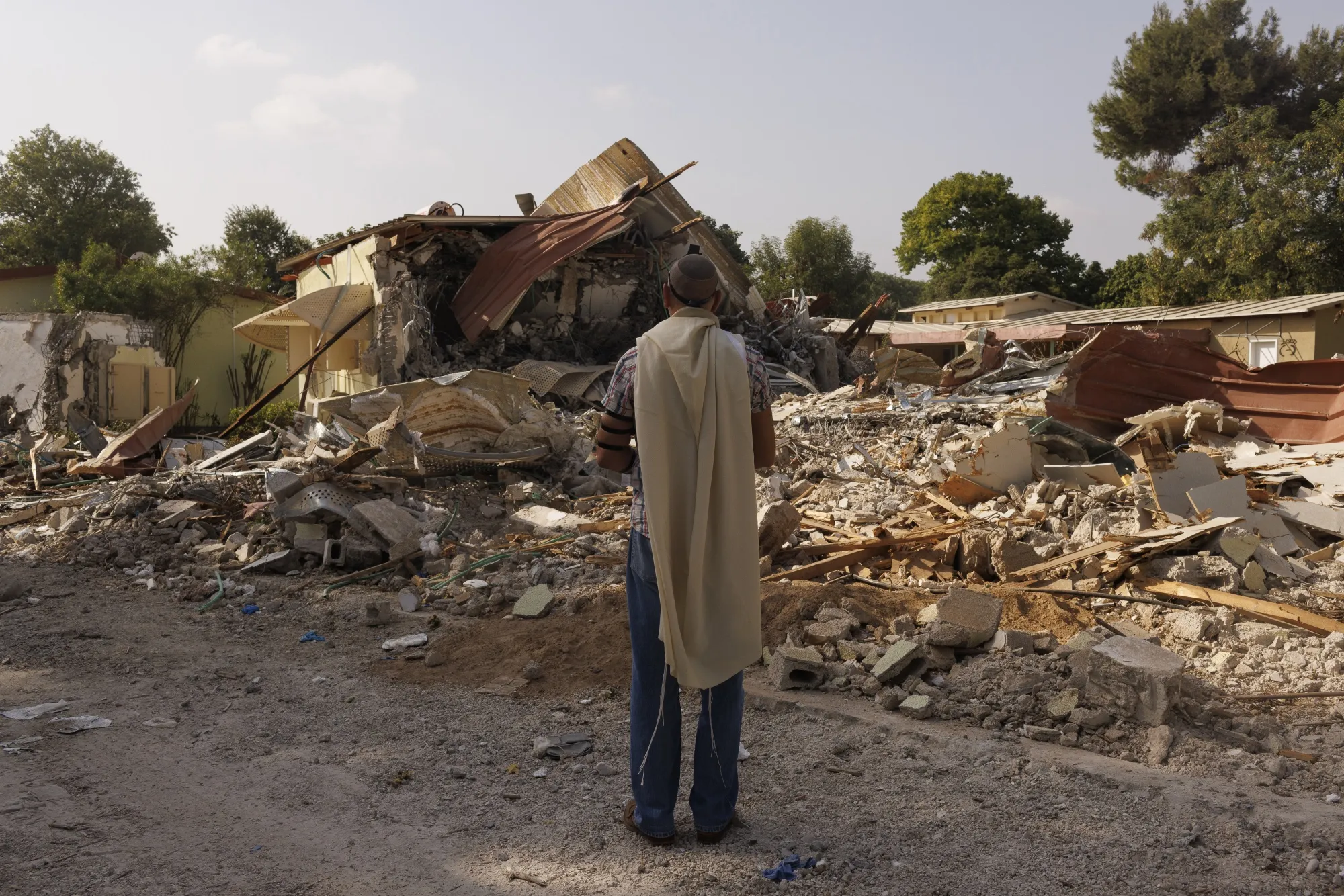 An Israeli man&nbsp;beside houses destroyed during fighting with Hamas militants in Kibbutz Be'eri, Israel, on Sunday.