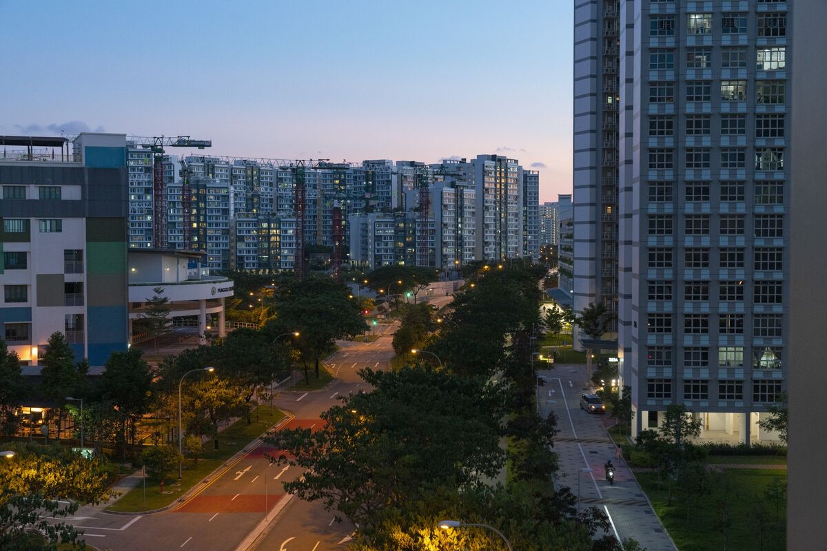 Singapore Home Prices Fall With Property Market at Standstill
