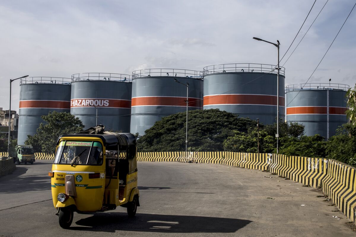 india plans 5 million barrel oil reserve sale with odds of more - bloomberg