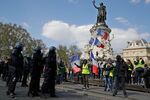 Yellow Vests demonstrators protest on the 22nd consecutive Saturday, April 13.