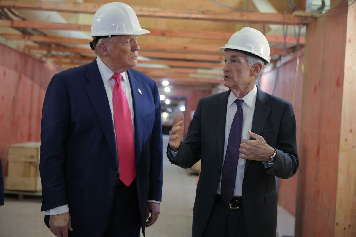 Trump áp dụng chiến lược ‘ngập lụt khu vực’ để tấn công Fed