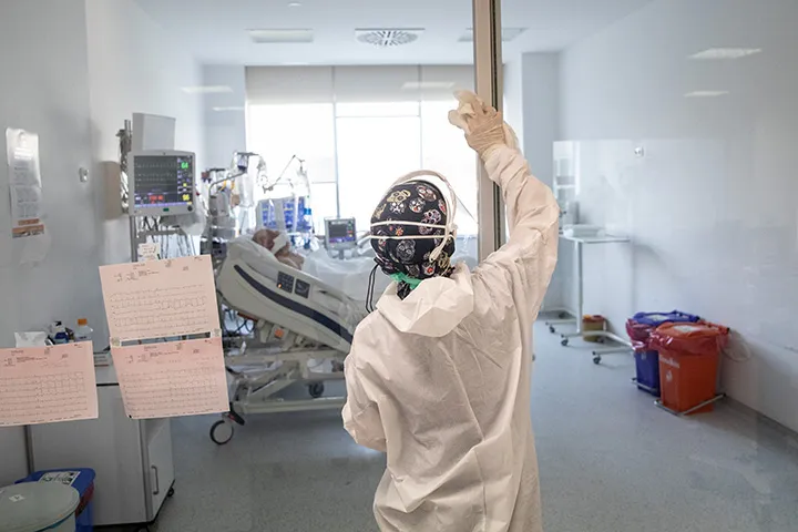 Turkey’s government&nbsp;ban applies to doctors, nurses and other health workers in the public sector.