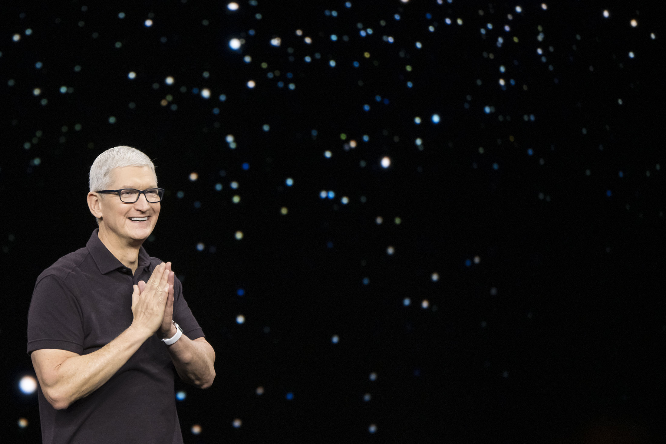 Apple CEO Tim Cook Saw The Company's AR Glasses As A 'Key Objective' But  The Technology Was 'Too Elusive